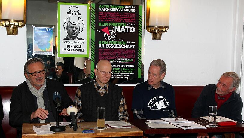 Gegen die Siko (v.l.): Konstantin Wecker, Hans Georg Klee, Gerry Condon und Claus Schreer. Gegen die Siko (v.l.): Konstantin Wecker, Hans Georg Klee, Gerry Condon und Claus Schreer.
