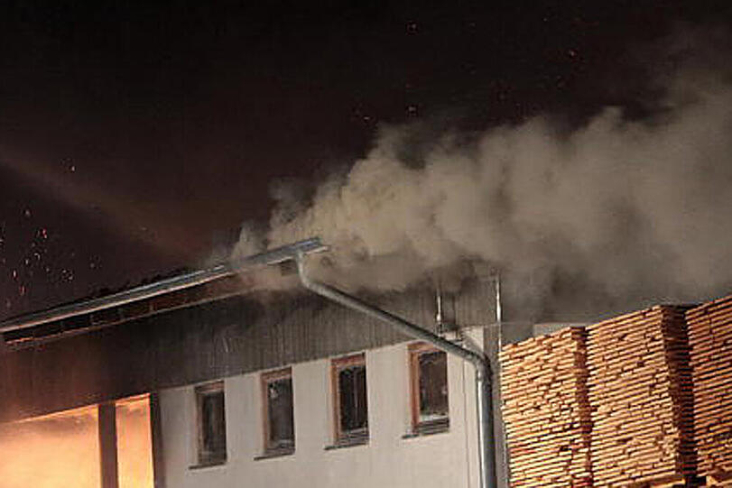 Die Flammen-Hölle im Sägewerk - weiter Bilder zum Durchklicken