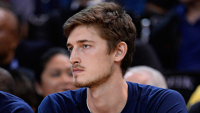 Nationalspieler Tibor Pleiß wartet bei den Utah Jazz noch auf den Durchbruch. Nationalspieler Tibor Pleiß wartet bei den Utah Jazz noch auf den Durchbruch.