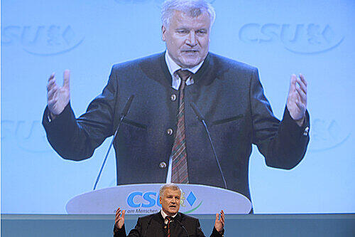 Der bayerische Ministerpräsident und CSU-Vorsitzende Horst Seehofer als Redner beim Politischen Aschermittwoch seiner Partei in Passau.