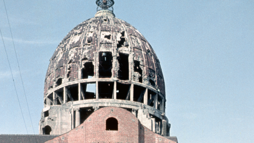 1958: Der Kuppelbau des riesigen Verkehrsministeriums an der Seidlstraße ist immer noch eine (erhaltenswerte) Ruine. 1959 wird die Kuppel dennoch abgerissen. 1958: Der Kuppelbau des riesigen Verkehrsministeriums an der Seidlstraße ist immer noch eine (erhaltenswerte) Ruine. 1959 wird die Kuppel dennoch abgerissen.