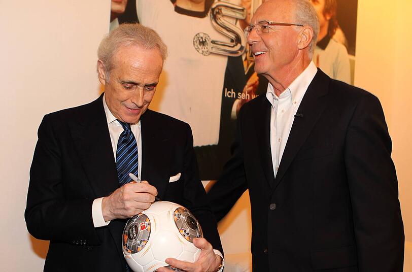 Opernsänger José Carreras mit Franz Beckenbauer bei Sky.