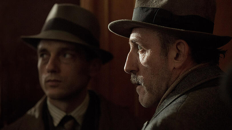 Babylon Berlin: Gereon Rath (VOLKER BRUCH) mit Katelbach (KARL MARKOWICS)