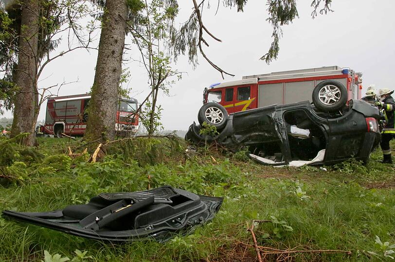 Auch der Fahrer des Land Rovers wurde schwerverletzt.