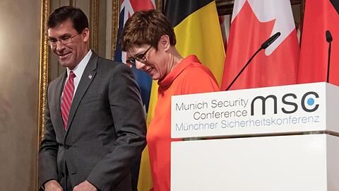 Verteidigungsministerin Annegret Kramp-Karrenbauer und Mark Esper, Verteidigungsminister der USA, am ersten Tag der 56. Münchner Sicherheitskonferenz.