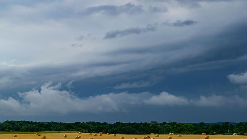 Die Hitze geht, Wolken und Gewitter kommen. (Symbolbild)