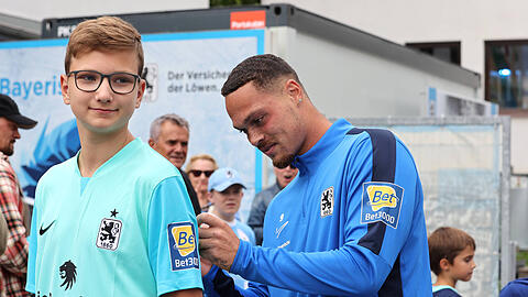 Schwingt sich Joel Zwarts beim TSV 1860 wie sein Sturm-Vorgänger Sascha Mölders zum Publikumsliebling auf?