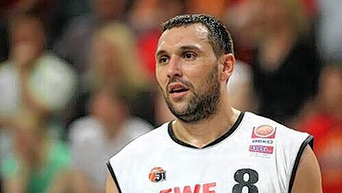 War erfolgreichster Werfer beim gestrigen Sieg in Bonn: Predag Suput warf die Brose Baskets mit 21 Punkten ins Halbfinale. War erfolgreichster Werfer beim gestrigen Sieg in Bonn: Predag Suput warf die Brose Baskets mit 21 Punkten ins Halbfinale.