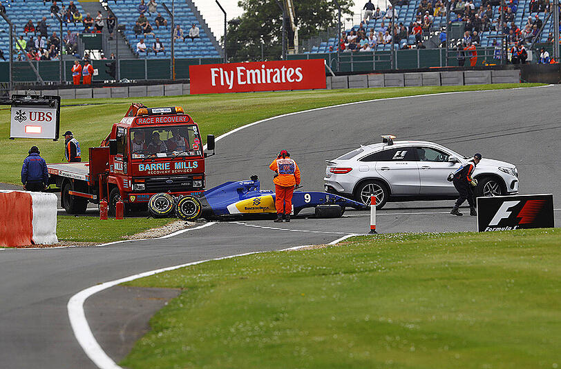 Rund 20 Minuten vor dem Ende der Session sorgte Sauber-Pilot Marcus Ericsson mit einem Crash für eine Schrecksekunde. Der Schwede verlor die Kontrolle über seinen Wagen und krachte in die Streckenbegrenzung.