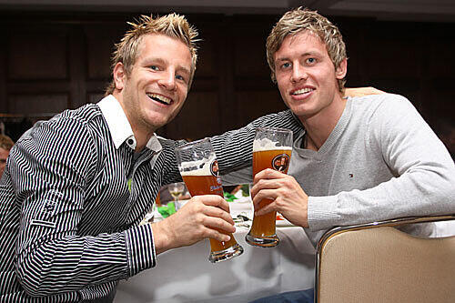 Mit Kameradschaft in die Aufholjagd: Stefan Aigner (links) und Benny Schwarz.