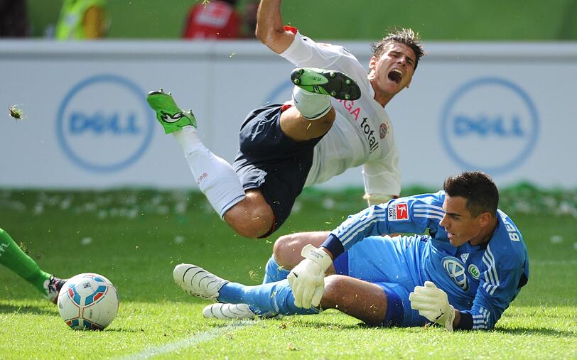 MARIO GOMEZ: Sehr engagiert und gierig, aber meist nicht zwingend genug im gegnerischen Strafraum. Bot sich an, ging weite Wege, es kam aber auch nichts Aufregendes dabei heraus. NOTE: 4