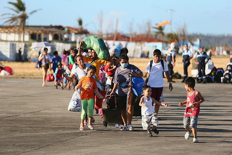 Das Elend auf den Philippinen steigt ins Unermessliche. Jetzt sind auch Hilfsgüter und Ärzte aus Bayern auf dem Weg in die Krisenregion.