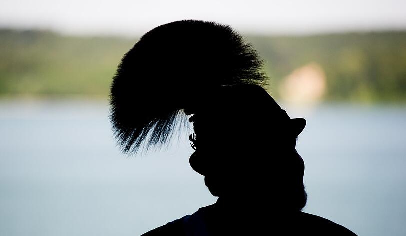 Vor 128 Jahren ertrank Ludwig II. im Starnberger See. Am Samstag kamen hunderte "Königstreue" nach Berg um seiner zu gedenken. Die Bilder!