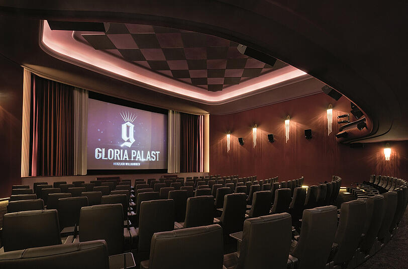 Der Gloria Palast, nicht umsonst ein &bdquo;Lichtspielhaus&ldquo;.
