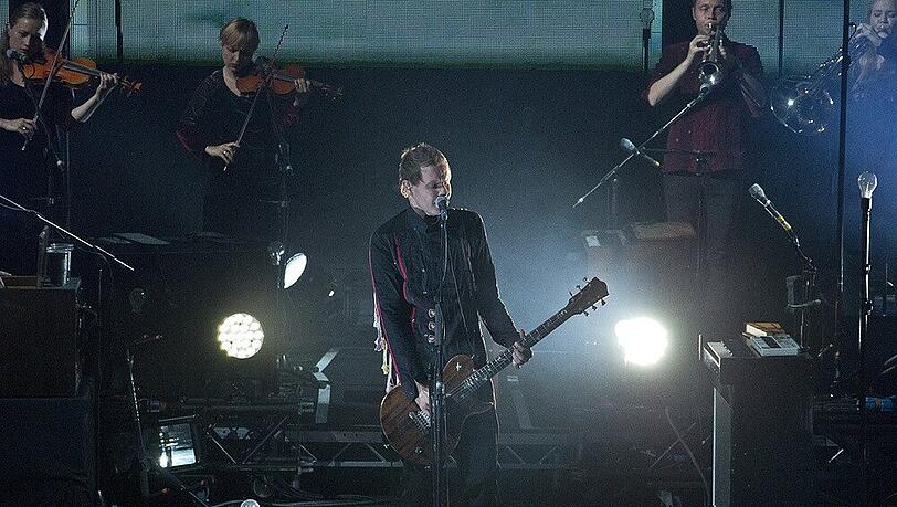 Sigur Rós-Sänger Jónsi Birgisson bei einem Auftritt in London Sigur Rós-Sänger Jónsi Birgisson bei einem Auftritt in London