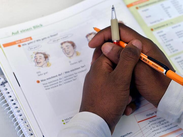 Der Standardkurs umfasst 600 Unterrichtseinheiten a 45 Minuten im Sprach- und 100 Einheiten im Integrationsteil. Symbolbild: Hendrik Schmidt