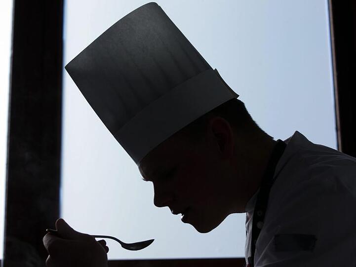 Die langen Arbeitszeiten in der Gastronomie schrecken viele Jugendliche ab, die einen Ausbildungsplatz suchen.