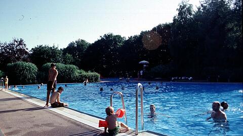 Spaß mitten im Grünen: Noch bis 2009 gab es das Allacher Sommerbad.