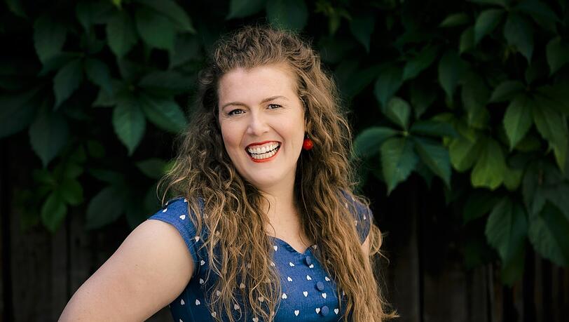 Rassismus und Sexismus: Nichts zum Lachen hat Kabarettistin Franziska Wanninger am Samstag in einem Regionalzug von Landshut nach München. Rassismus und Sexismus: Nichts zum Lachen hat Kabarettistin Franziska Wanninger am Samstag in einem Regionalzug von Landshut nach München.