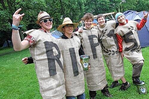 Sie lassen sich die Laune nicht verderben und feiern den 15. Geburtstags des Nürnberger Festivals.