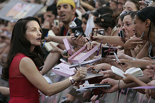 Der Andrang war groß und Kristin Davis musste beim Autogramme geben Überstunden machen.