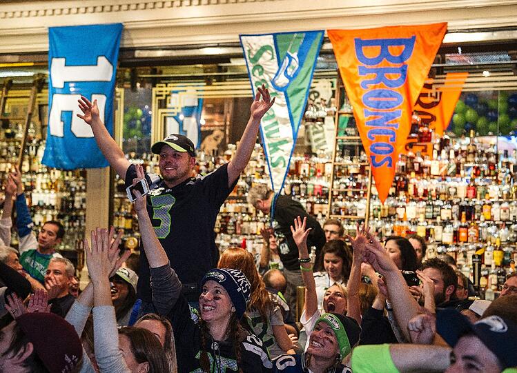 Die Fans der Seattle Seahwaks feierten ausgelassen den klaren Sieg ihrer Super-Bowl-Helden.