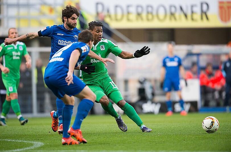 Mann des Spiels: Rubin Okotie war beim Auswärtsspiel des TSV 1860 in Paderborn nicht aufzuhalten und erzielte einen Hattrick.
