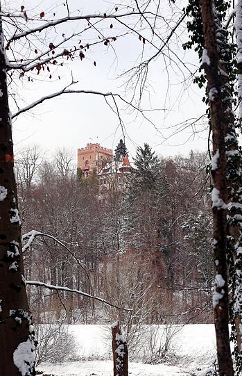 Blick von der Großhesseloher Brücke Richtung Burg Schwaneck auf der Pullacher Seite.