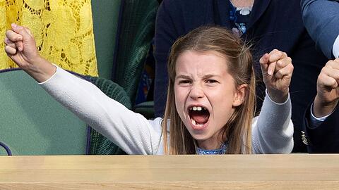 Erster Auftritt beim legendären Tennis-Turnier: Prinzessin Charlotte fiebert beim Wimbledon Finale mit.