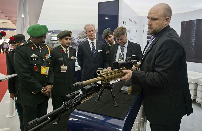 Defence Expo 2014: Die irren Bilder von der Waffen-Messe in Indien