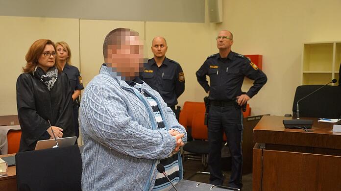 Der Angeklagte beim Prozessauftakt am Dienstag.