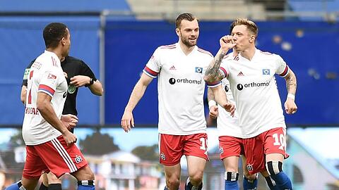 Der HSV beendete die Saison mit einem Heimsieg gegen Braunschweig.