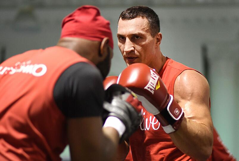 Wladimir Klitschko bereitet sich mit Trainer Banks auf den WM-Kampf in New York vor.