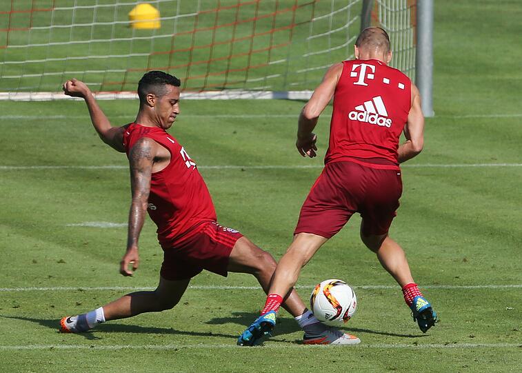 Bei über 30 Grad: Hier schuften die Bayern-Stars am Dienstagmorgen für die Saisonvorbereitung.