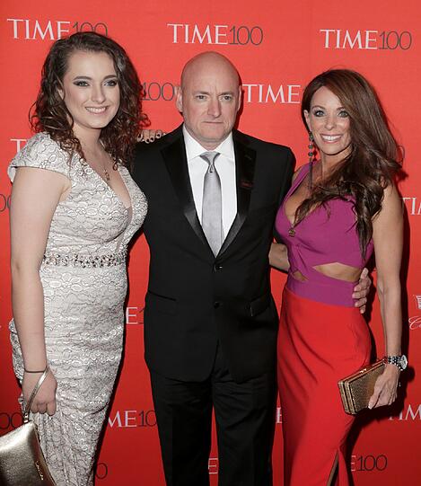 US-Astronaut Scott Kelly mit seiner Tochter Samantha (l.) und seiner Lebensgefährtin Amiko Kauderer
