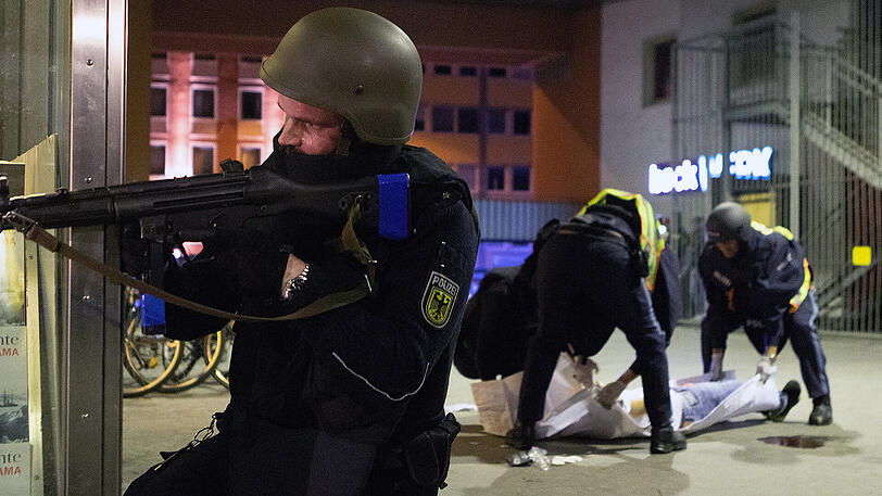 Schreckensszenario Terroranschlag - die Münchner Polizei probt den Ernstfall in einer mehrstündigen Übung am Hauptbahnhof - die Bilder.