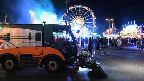 Nächtlicher Einsatz: Um 8 Uhr in der Früh war das gesamte Festgelände am Montag wieder in einwandfreiem Zustand.