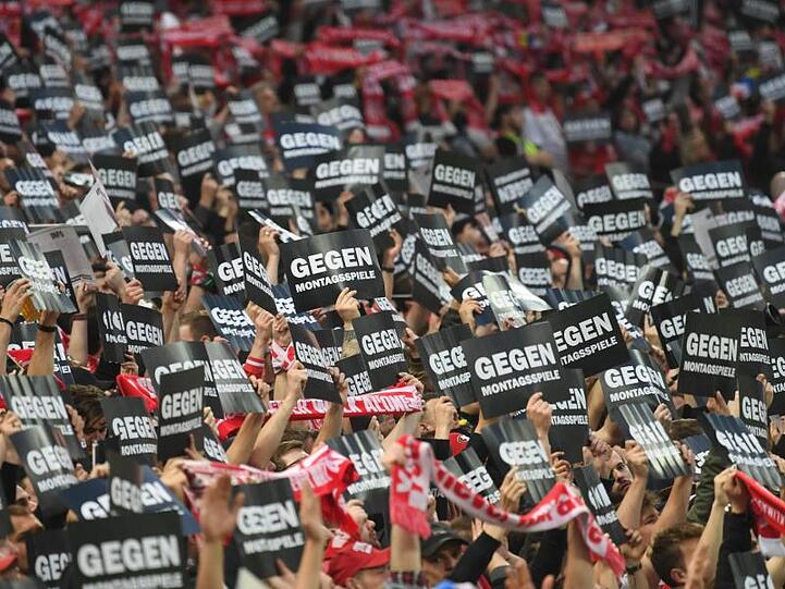 Nach dem Protest der Fans werden die Montagsspiele wieder abgeschafft.