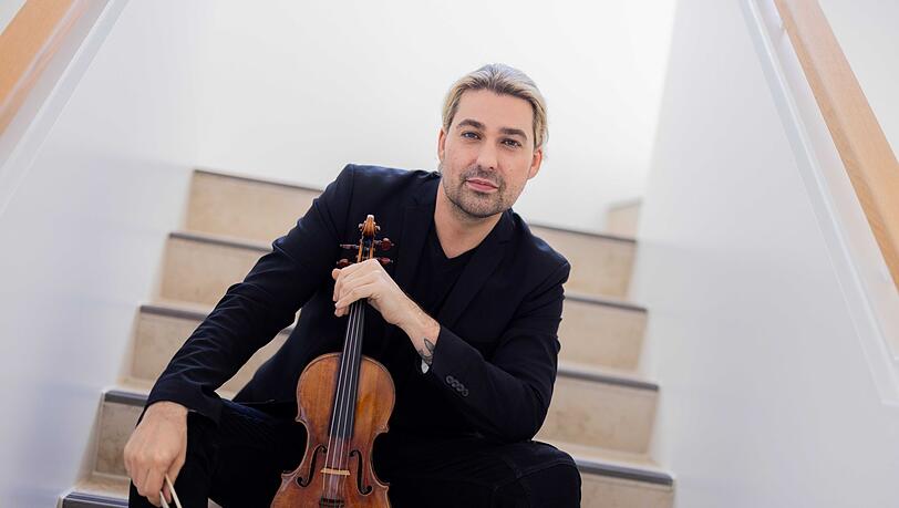 Geiger David Garrett sitzt vor einem dpa-Interview in der Flora.