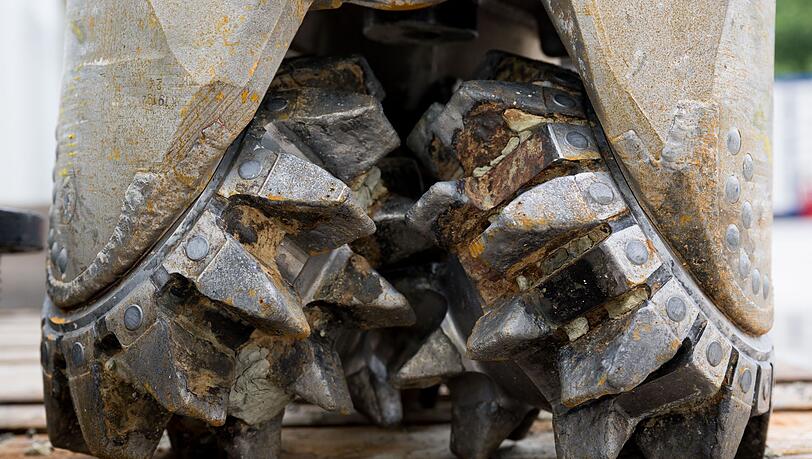 Bei Bohrungen für die Tiefen-Geothermie fressen sich die Bohrmeißel kilometerweit in den Erduntergrund, dementsprechend teuer sind die Projekte. Eine Fündigkeitsversicherung soll die finanziellen Risiken für Kommunen und Unternehmen erträglich machen. (Symbolbild)