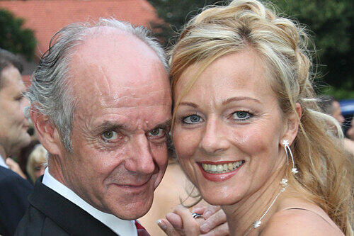 Um sie kämpfte der Bestatter: Seine Ex-Ehefrau Gisela (44) beim Tanz mit dem Erlanger Kabarettisten Klaus Karl-Kraus (58).