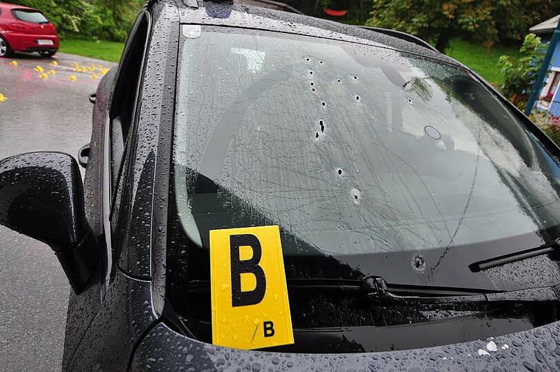 Ein Jäger und mutmaßlicher Wilderer richtet sein Gewehr auf der Flucht gegen Menschen. Vier Menschen sterben in Österreich. Die Polizei ist trotz Spezialeinheit von der eskalierten Situation mindestens überrumpelt.