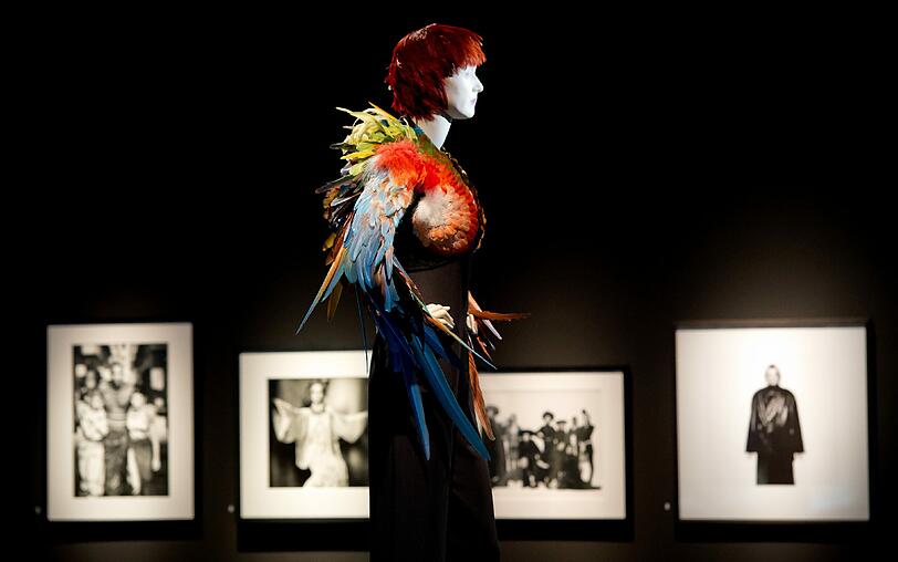 Jean Paul Gaultiers Ausstellung "From The Sidewalk To The Catwalk" macht Halt in München