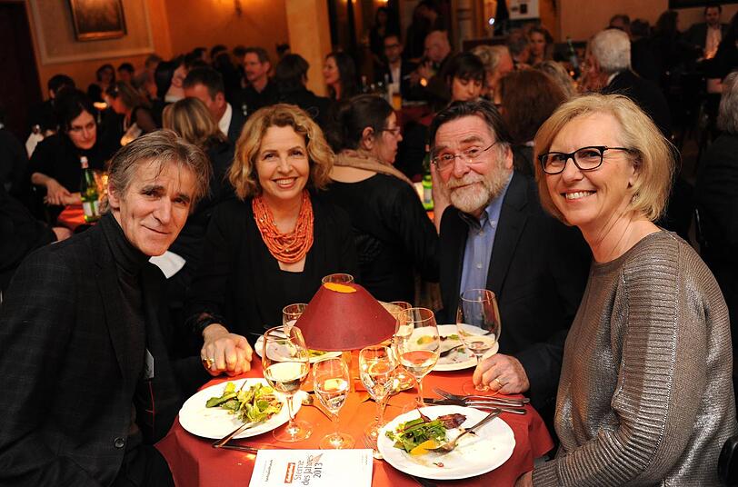 Bernd Schadewald, Michaela May, Elmar Wepper mit Bart und Ehefrau Anita.