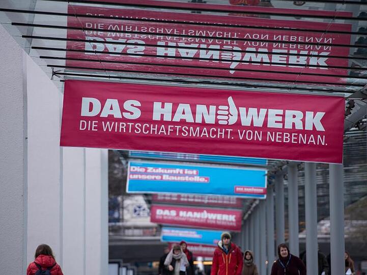 Messebesucher auf der IHM im Jahr 2016. Den Behörden ist die Großveranstaltung dieses Jahr zu riskant.
