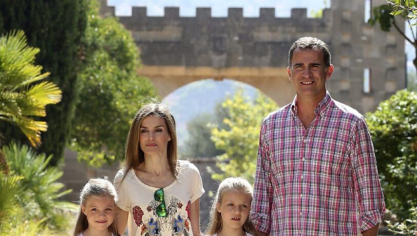 König Felipe und Königin Letizia von Spanien mit ihren Töchtern Leonor und Sofia. König Felipe und Königin Letizia von Spanien mit ihren Töchtern Leonor und Sofia.
