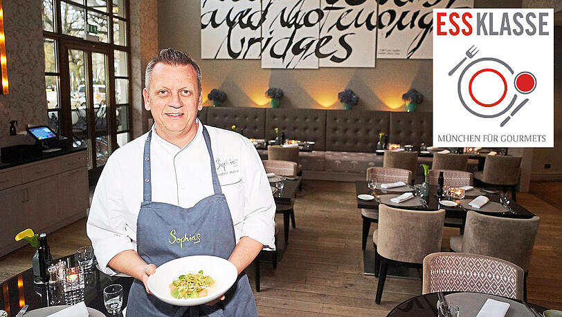 Küchenchef Michael Hüsken zelebriert das Spiel von Süße und Säure, von verschiedenen Temperaturen. Das Fünf-Gänge-Menü, das er für die Ess-Klasse entworfen hat, wird im Mai im Restaurant "Sophia's" im Charles Hotel serviert. Küchenchef Michael Hüsken zelebriert das Spiel von Süße und Säure, von verschiedenen Temperaturen. Das Fünf-Gänge-Menü, das er für die Ess-Klasse entworfen hat, wird im Mai im Restaurant "Sophia's" im Charles Hotel serviert.