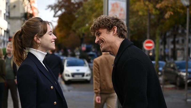 Hey, wir kennen uns doch - aus der Schulzeit in New York: Lou de Laâge und Niels Schneider als kommendes, heimliches Liebespaar in Paris. Denn sie ist verheiratet. Hey, wir kennen uns doch - aus der Schulzeit in New York: Lou de Laâge und Niels Schneider als kommendes, heimliches Liebespaar in Paris. Denn sie ist verheiratet.
