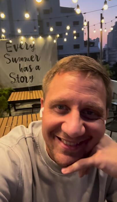 Lukas Haunerland meldet sich erstmals nach einem halben Jahr wieder bei seinen Fans. Er hält sich derzeit in Bangkok auf. Lukas Haunerland meldet sich erstmals nach einem halben Jahr wieder bei seinen Fans. Er hält sich derzeit in Bangkok auf.