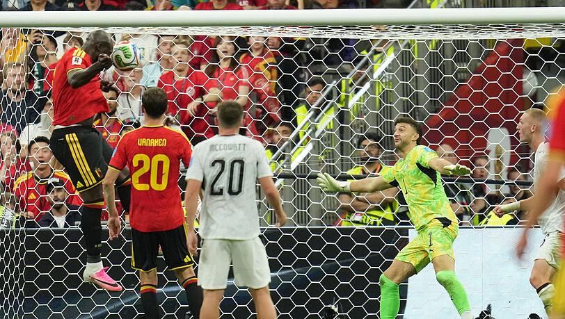 Romelu Lukaku trifft direkt nach seiner Einwechslung zum 4:1.